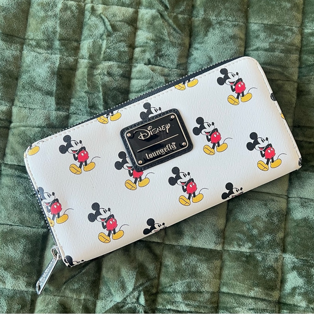 Loungefly Disney Mickey Mouse White Wallet - Picture 2 of 6